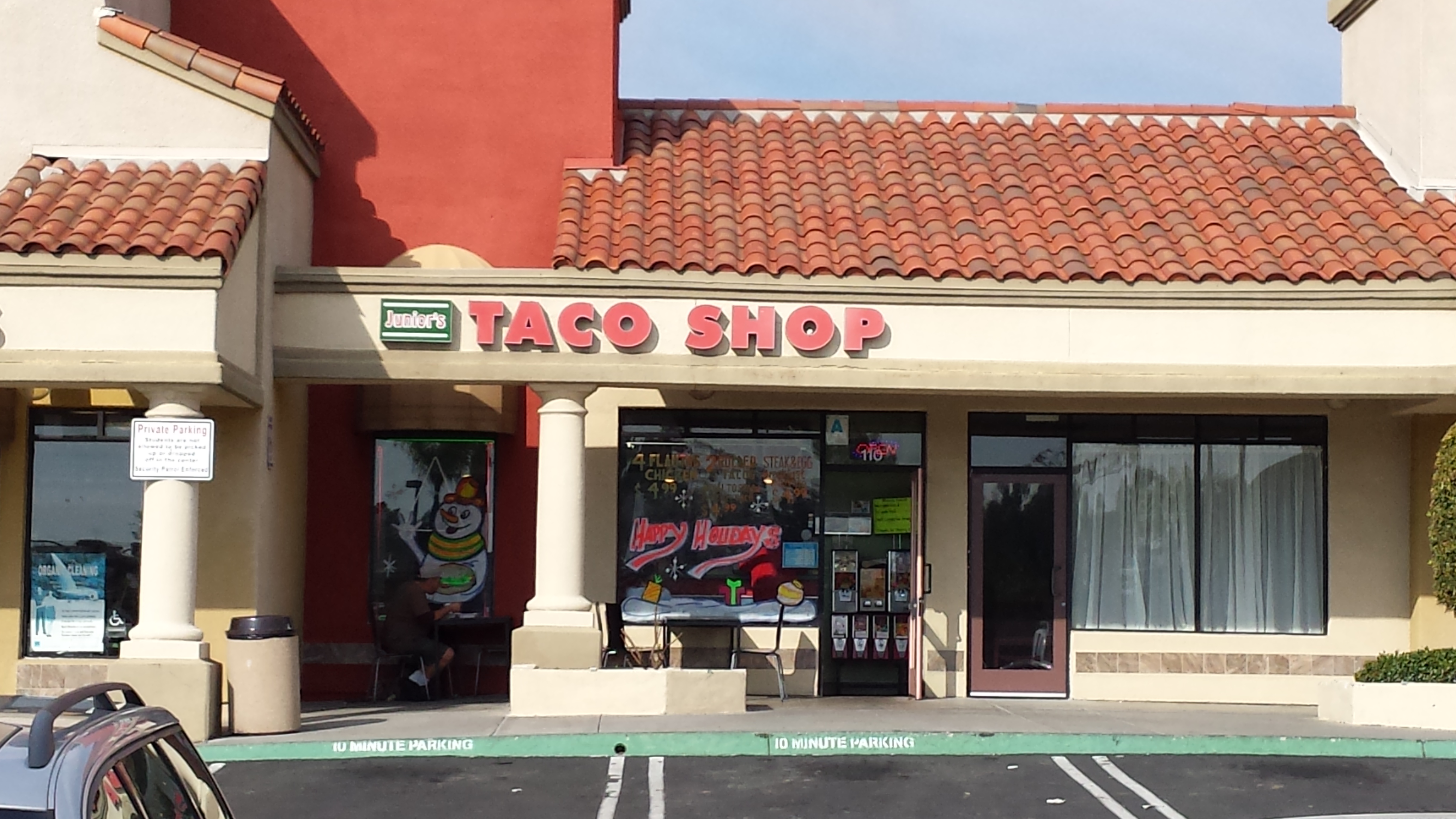 Junior's Taco Shop Vista